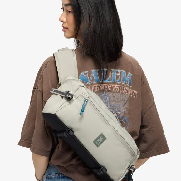 Chrome Industries Kadet Sling Bag, Small Messenger Bag - Picture 3 of 5